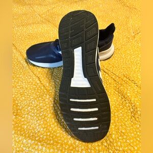 Adidas Men’s Size 10 tennis shoes